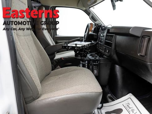 Used 2021 Chevrolet Express 2500 RWD image 20