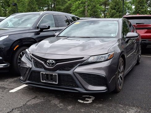 Used 2023 Toyota Camry SE w/ Cold Weather Package FWD image 2