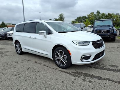 Used 2024 Chrysler Pacifica Pinnacle