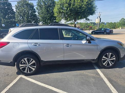 Used 2019 Subaru Outback 3.6R Limited AWD/4WD image 7