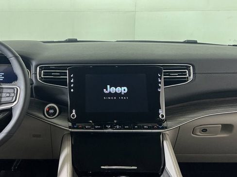 Used 2024 Jeep Wagoneer Series III w/ Flexible Seating Group image 12