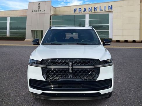 New 2025 Lincoln Navigator Reserve w/ Jet Appearance Package AWD/4WD image 8