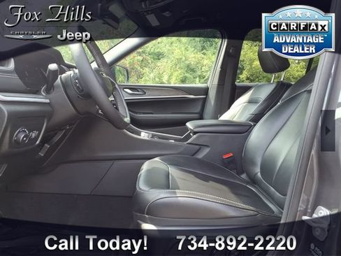 Used 2025 Jeep Grand Cherokee Limited AWD/4WD image 15