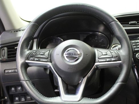 Used 2017 Nissan Rogue SV w/ SV Premium Package AWD/4WD image 8