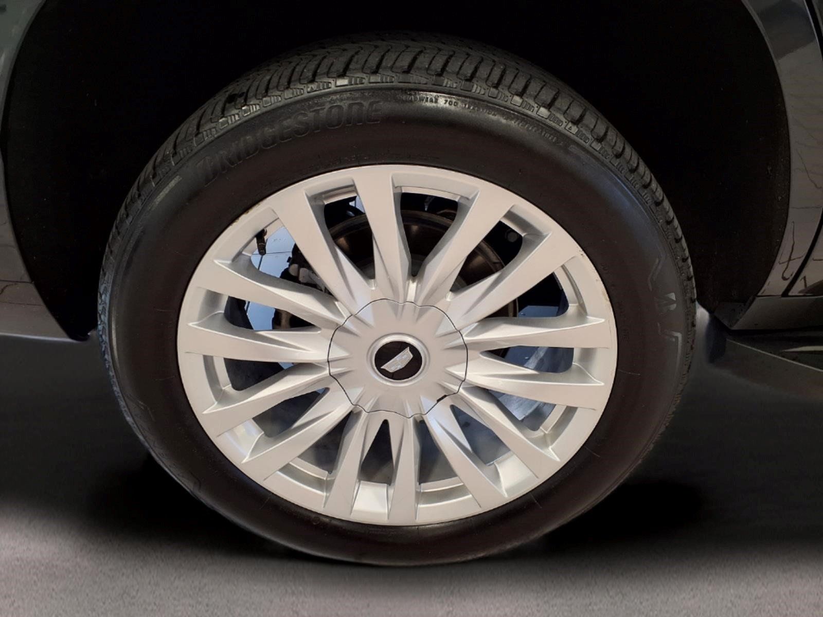 Used 2025 Cadillac Escalade Luxury RWD image 8