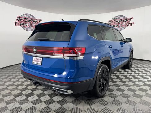 Used 2025 Volkswagen Atlas SE w/ Panoramic Sunroof Package image 7