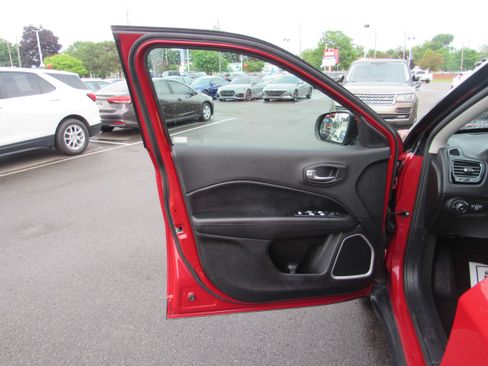 Used 2020 Jeep Compass Latitude FWD image 8