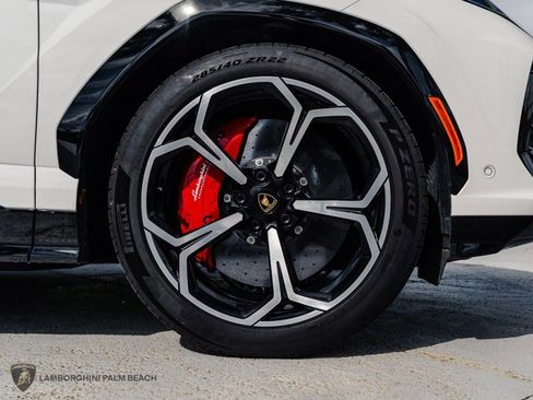 Used 2025 Lamborghini Urus SE image 32