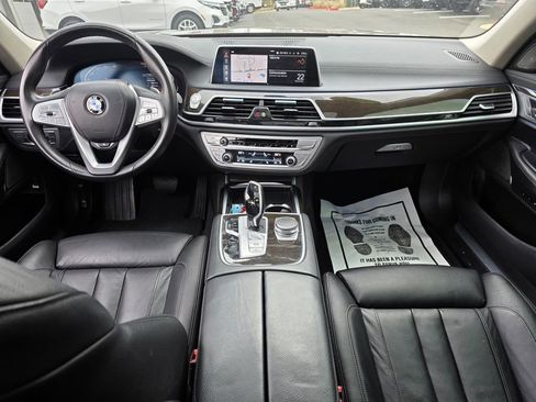 Used 2021 BMW 740i image 25