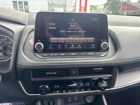 Used 2025 Nissan Rogue SV FWD image 10