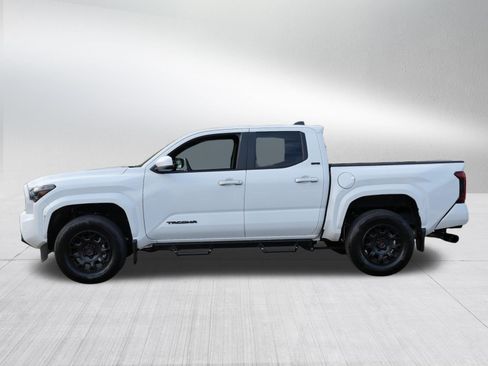 Certified 2025 Toyota Tacoma SR5 AWD/4WD image 5