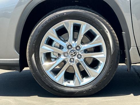 Certified 2026 Toyota Highlander Limited AWD/4WD image 27