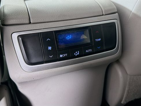Used 2019 Toyota Highlander XLE AWD/4WD image 36