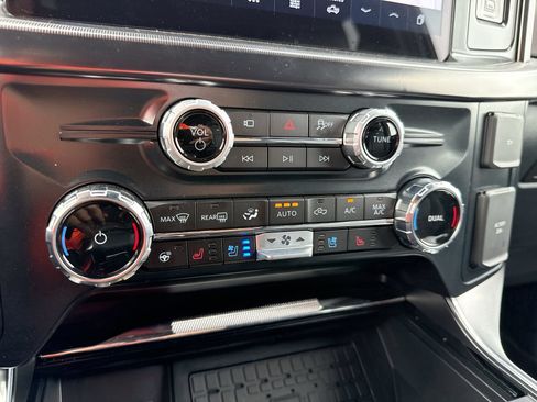 Used 2025 Ford F150 Platinum w/ FX4 Off-Road Package AWD/4WD image 16