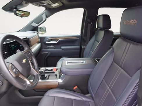 Used 2022 Chevrolet Silverado 1500 High Country w/ Technology Package image 13