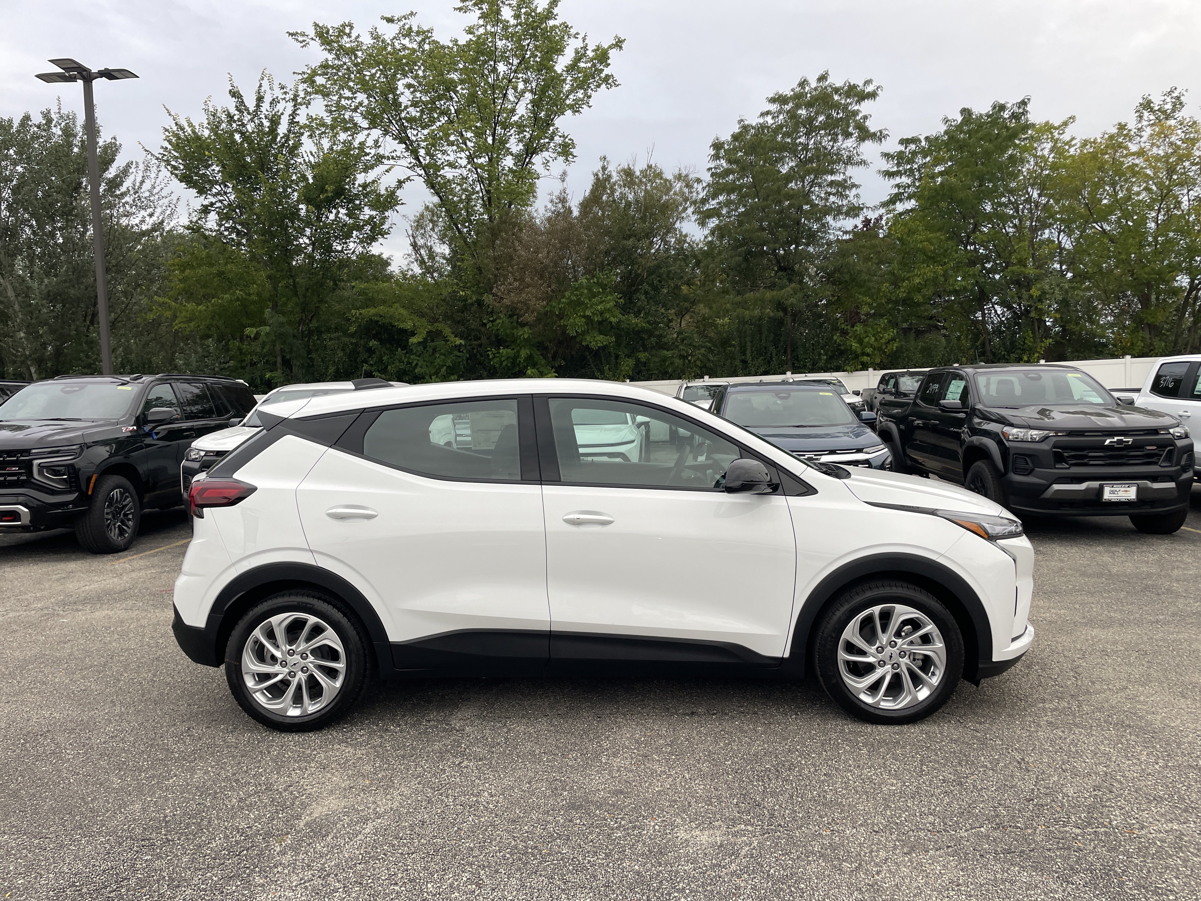 New 2027 Chevrolet Bolt LT w/ Comfort Package FWD image 4