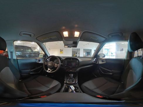 Used 2025 Kia Soul LX w/ LX Technology Package FWD image 41