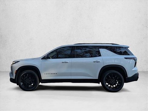 Used 2025 Chevrolet Traverse LT w/ Midnight/Sport Edition image 3
