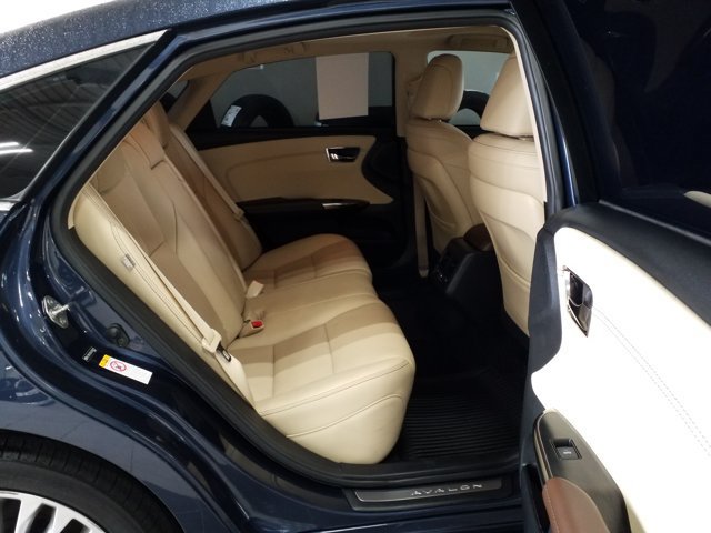 Used 2018 Toyota Avalon Limited FWD image 15