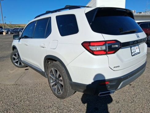 Used 2023 Honda Pilot Elite image 3