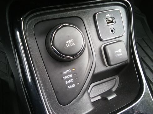 Used 2020 Jeep Compass Limited image 19