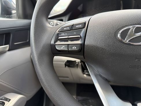 Used 2020 Hyundai Elantra SE FWD image 25