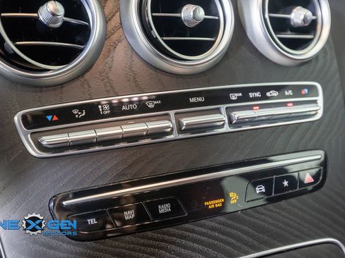 Used 2021 Mercedes-Benz GLC 300 4MATIC image 24