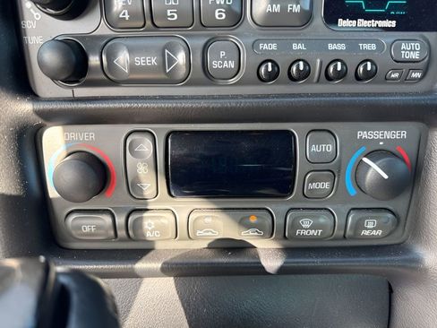 Used 1998 Chevrolet Corvette Coupe w/ Roof Pkg RWD image 13