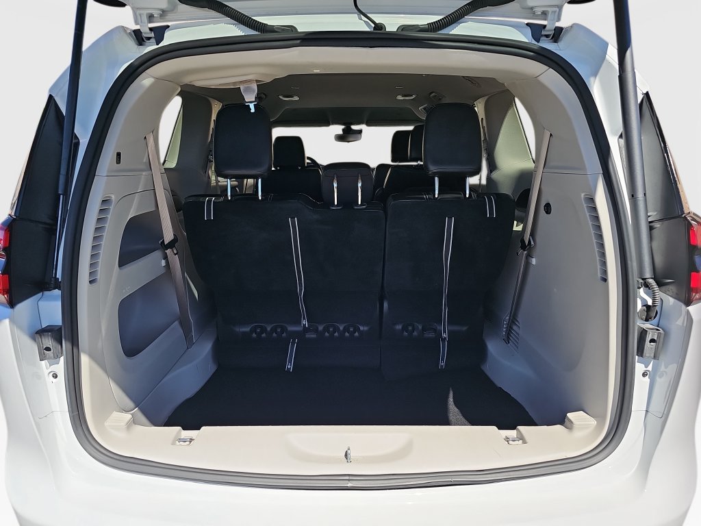 Used 2024 Chrysler Pacifica Touring-L FWD image 21