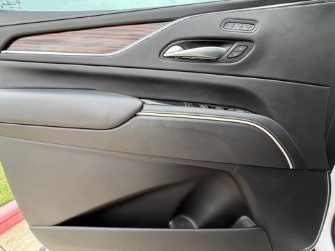 Used 2023 Cadillac Escalade ESV Luxury w/ LPO, Floor Liner Package RWD image 12