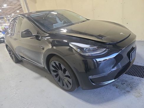 Used 2024 Tesla Model Y Performance AWD/4WD image 3