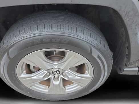 Used 2024 Toyota RAV4 XLE AWD/4WD image 29