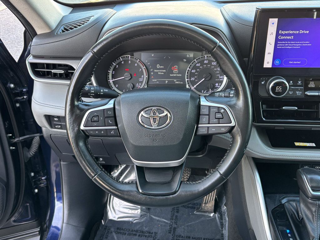 Used 2023 Toyota Highlander XLE AWD/4WD image 27