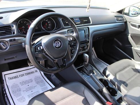Used 2018 Volkswagen Passat 2.0T R-Line image 16
