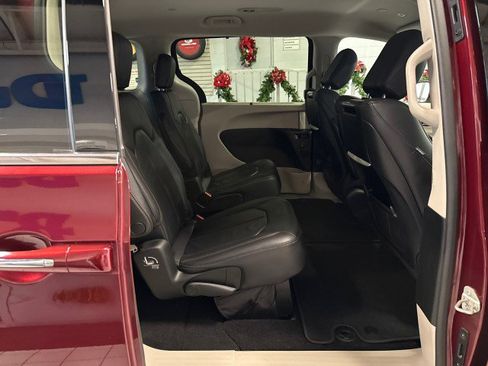 Used 2018 Chrysler Pacifica Touring-L Plus w/ Advanced Safetytec Group image 28