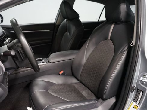 Used 2023 Toyota Camry XSE FWD image 6