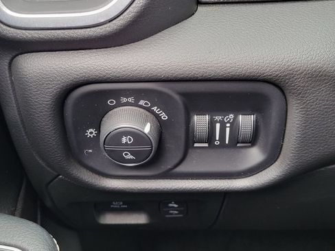 Used 2023 RAM 1500 Laramie AWD/4WD image 13