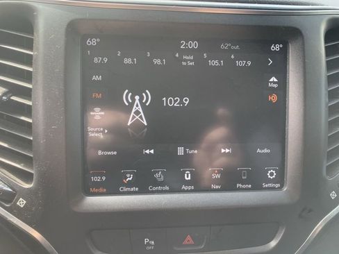 Used 2020 Jeep Cherokee Trailhawk w/ Cold Weather Group AWD/4WD image 19
