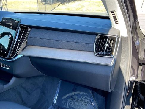 Used 2025 Volvo XC90 B5 Core w/ Protection Package Premier image 19