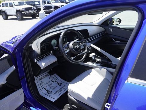 Used 2024 Hyundai Elantra Limited FWD image 20