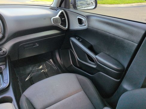 Used 2023 Kia Soul LX w/ LX Technology Package FWD image 13
