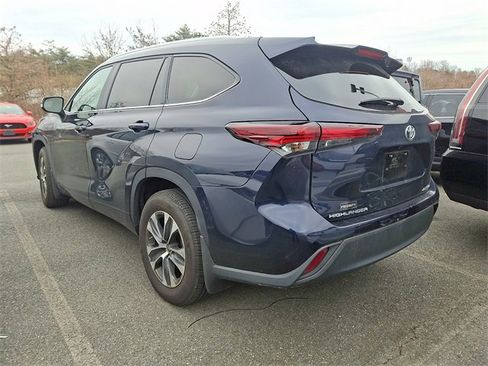 Used 2024 Toyota Highlander XLE image 7
