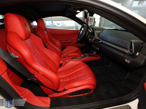 Used 2014 Ferrari 458 Italia Coupe RWD image 22