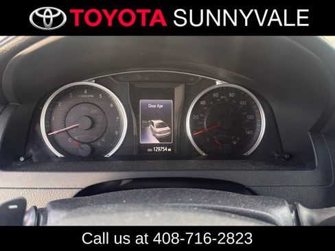Used 2017 Toyota Camry SE FWD image 3