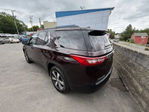 Used 2021 Chevrolet Traverse LT w/ LT Premium Package FWD image 3