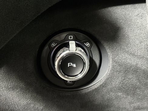 Used 2024 McLaren 750S image 23