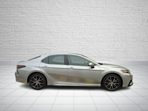 Used 2024 Toyota Camry SE FWD image 7
