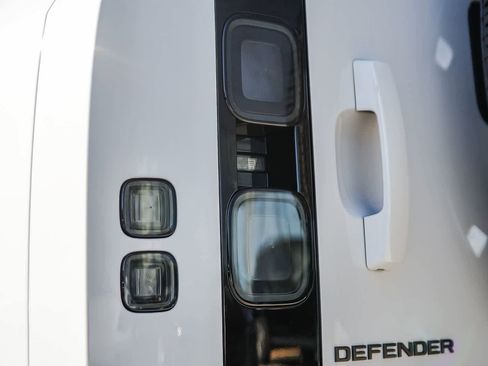 New 2026 Land Rover Defender 110 X-Dynamic SE image 7