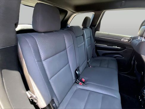Used 2018 Jeep Grand Cherokee Laredo AWD/4WD image 19