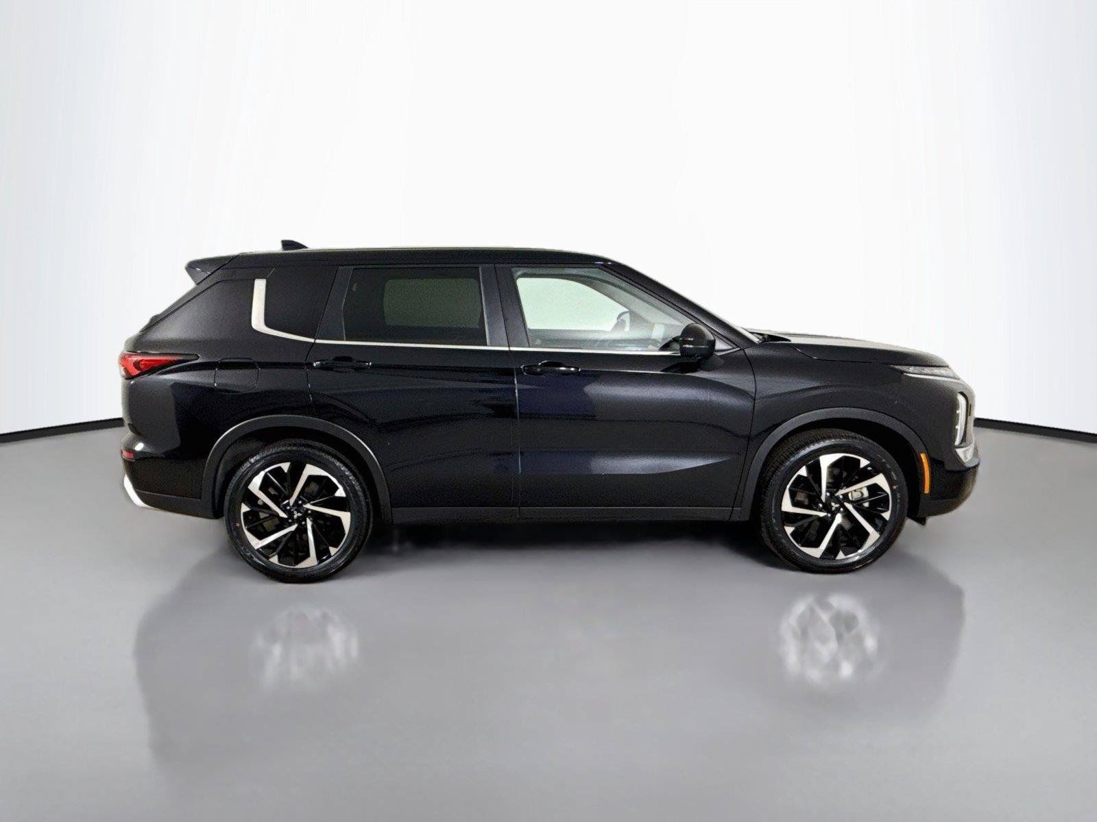 Used 2024 Mitsubishi Outlander SE Black Edition AWD/4WD image 17